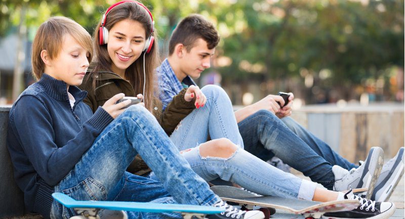 three-teenagers-with-smartphones