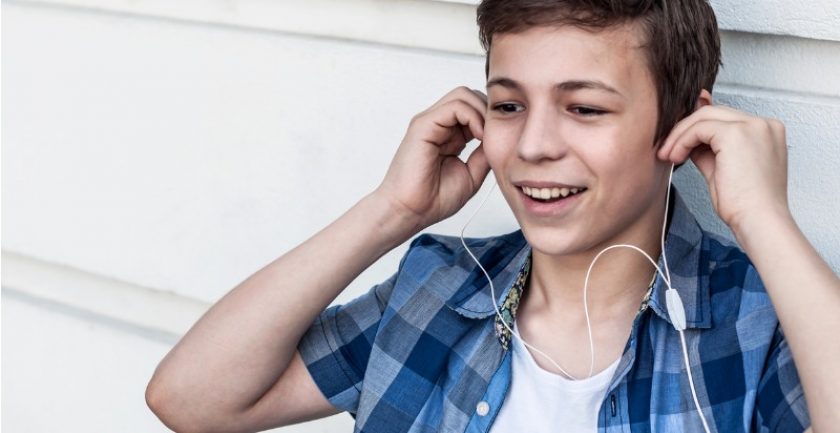 teenager-with-tablet-sitting-near-the-wall-picture-id539123098