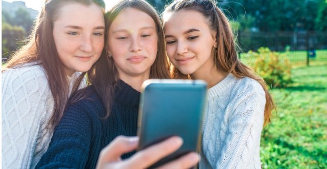 three-girls-schoolgirls
